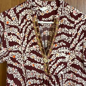 Ivy Jane top size xs but fits size medium